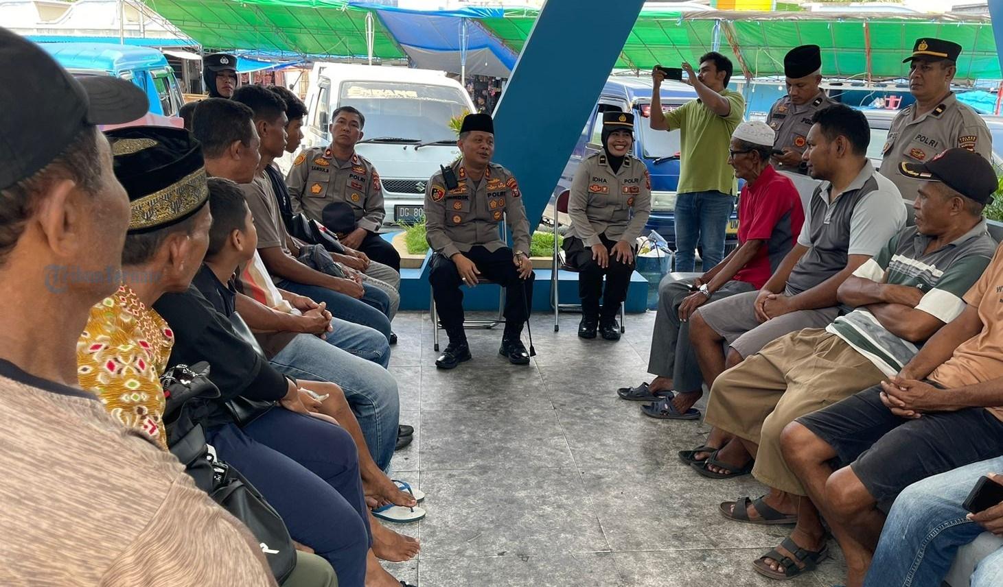 Jumat-Curhat-Polres-Ternate-di-Terminal-dan-Pasar-Higienis.jpg