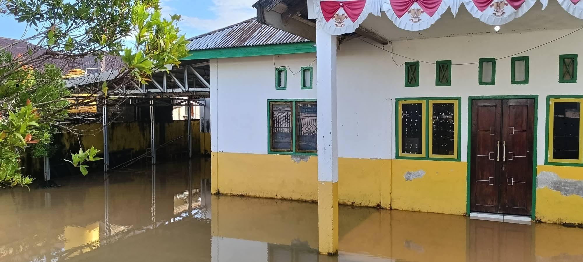 Kantor-di-taliabu-langganan-banjir.jpg