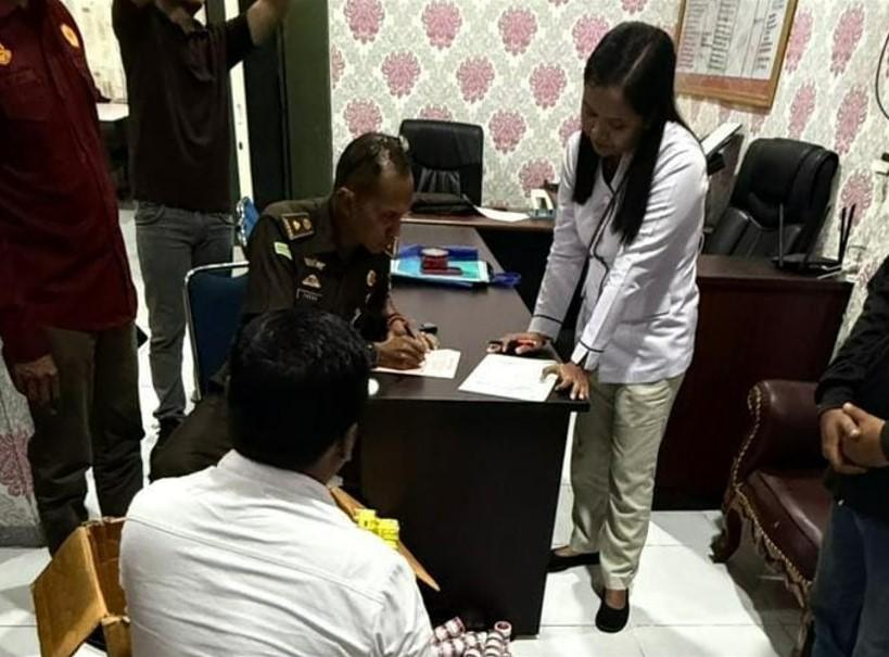 Kasus-kosmetik-ilegal-di-Ternate-OTW-meja-hijau.jpg