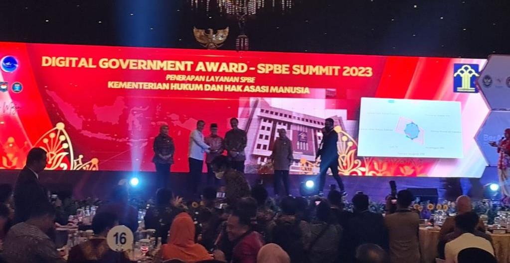 Kemenkumham-Malut-terima-penghargaan-SPBE-20212022.jpg