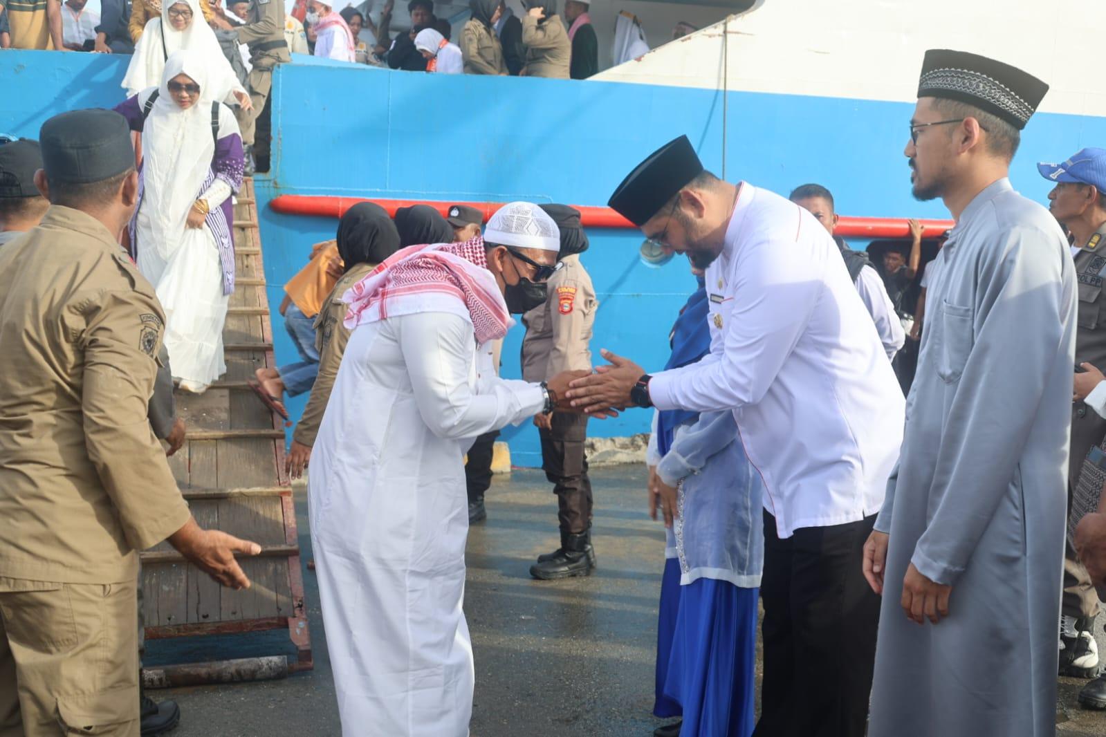 Kepulangan-Jamaah-Haji-Halmahera-Selatan-2024.jpg