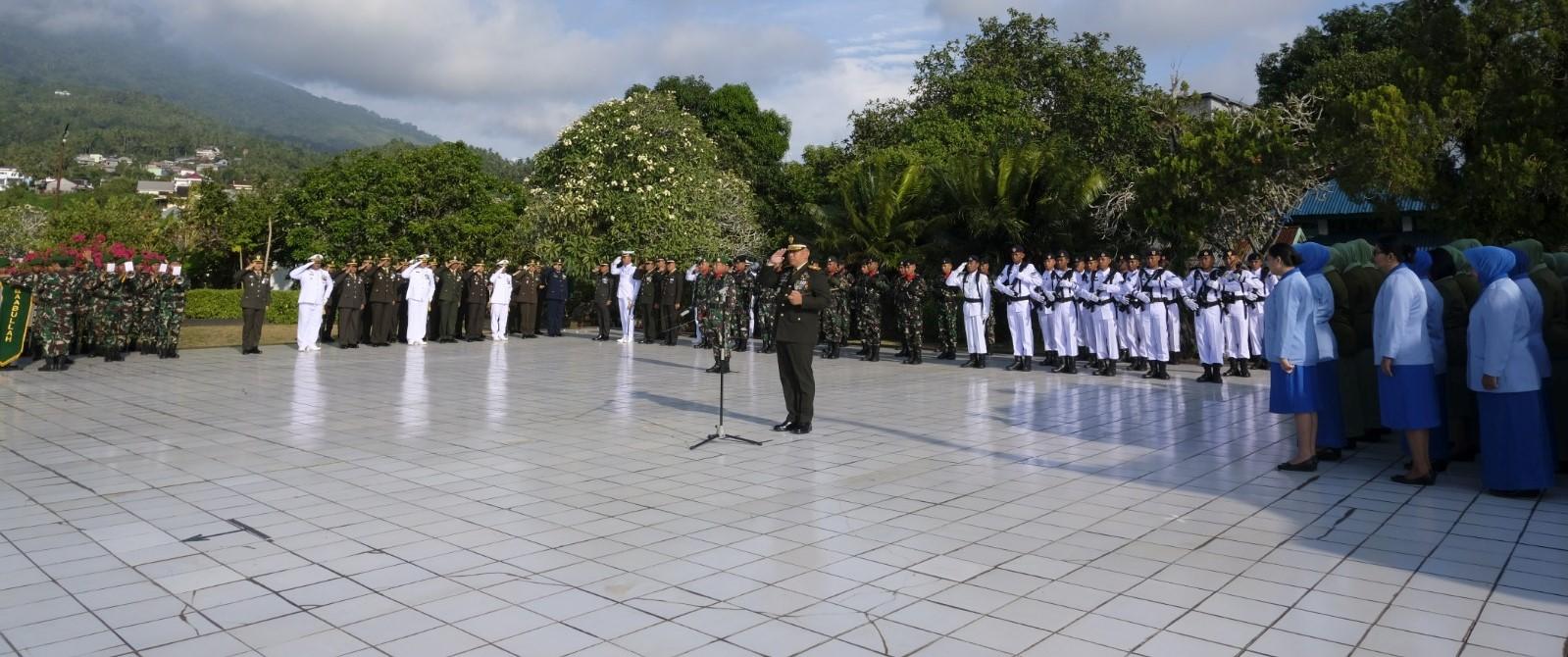 Kodim-1501-Ternate-gelar-upacara-ziarah-Taman-Makam-Pahlawan-banau-sambut-HUT-TNI-ke-78.jpg