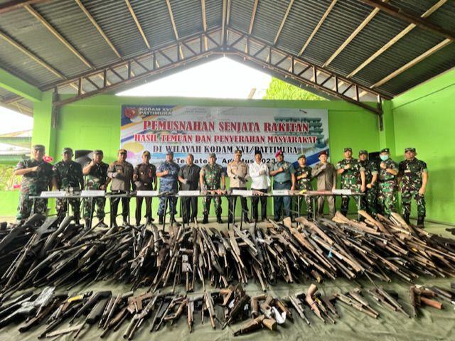 Korem 152 Baabullah Ternate Musnahkan Ratusan Senjata Api, Termasuk Peninggalan Perang Dunia II