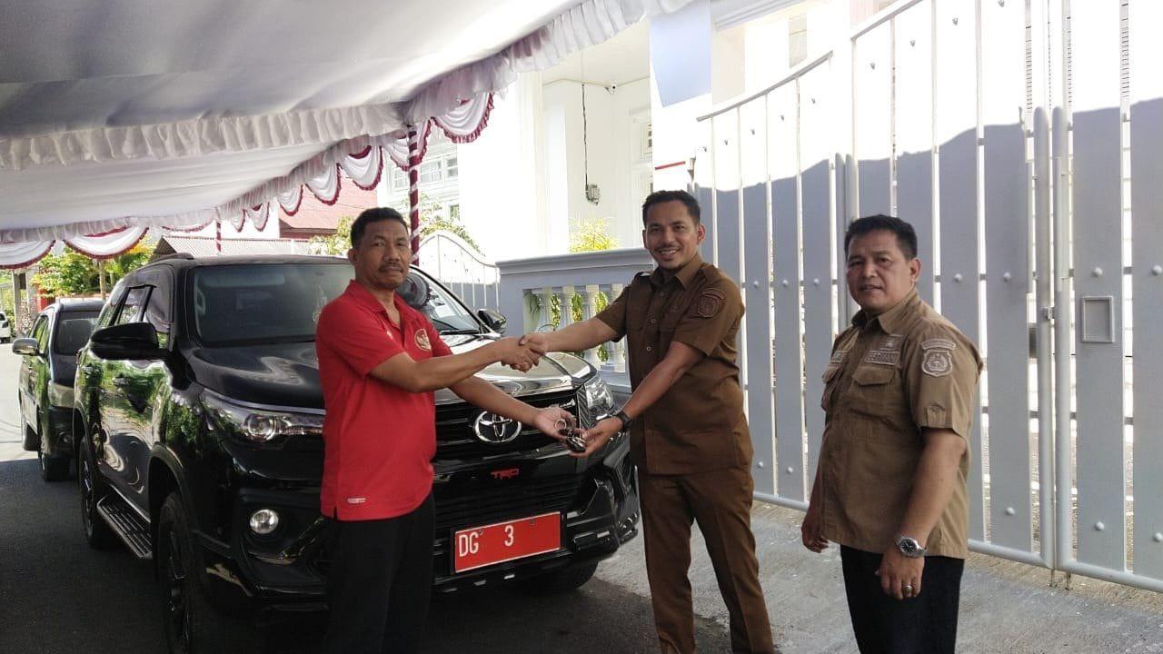 Tak Lagi Jabat Ketua DPRD Maluku Utara, Kuntu Daud Kembalikan Mobil Dinas