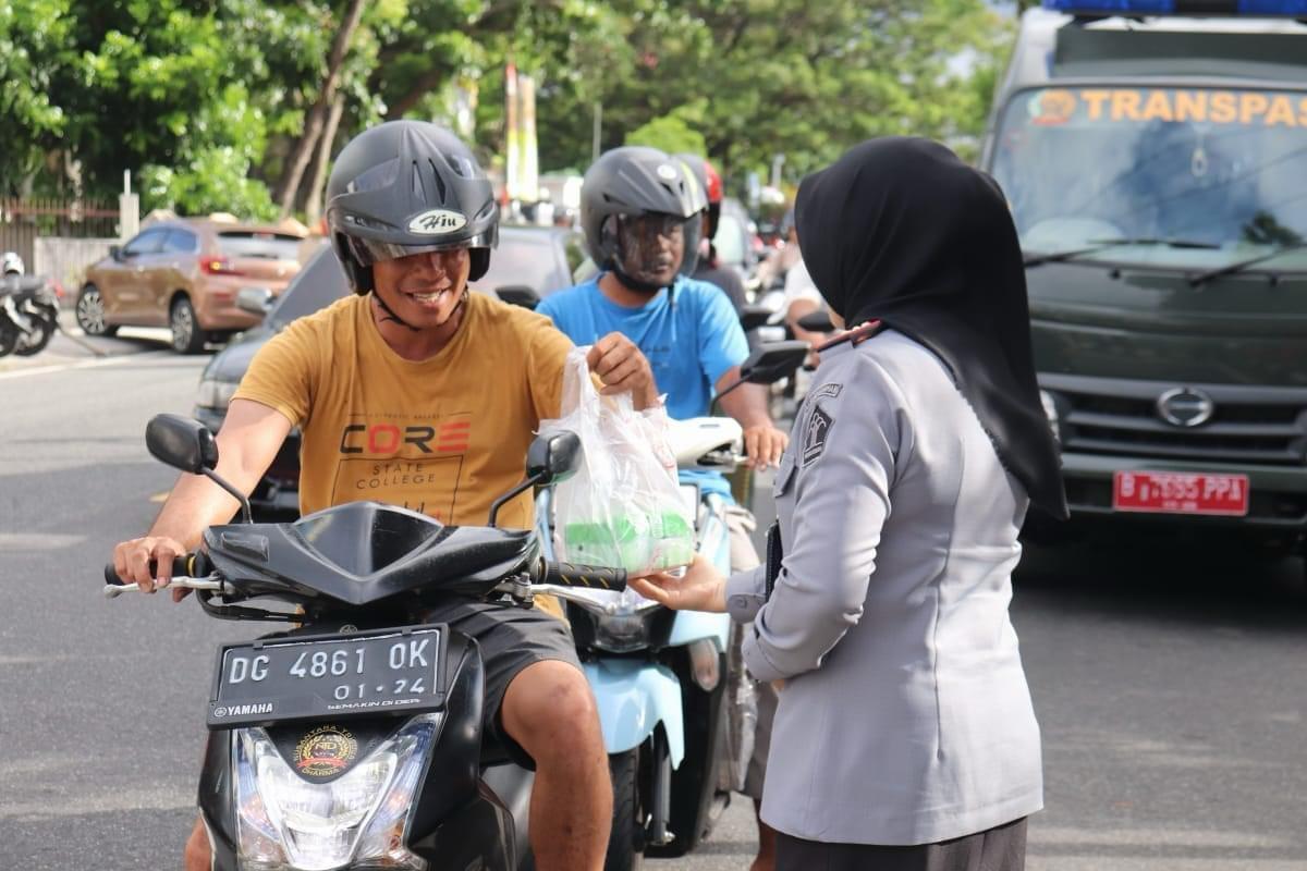 Tindak Lanjut Edaran Sekjen, Lapas Perempuan Ternate Bagi-bagi Takjil Gratis