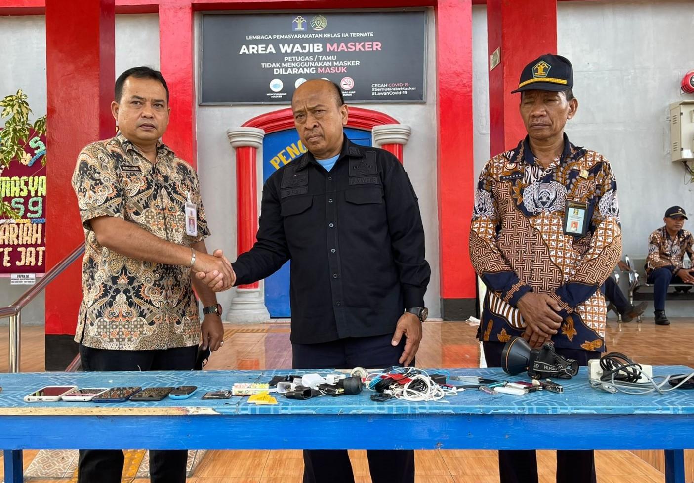 Petugas Lapas Ternate Temukan HP Dalam Bungkus Makanan Napi, Dedy: Ternyata Itu Modus