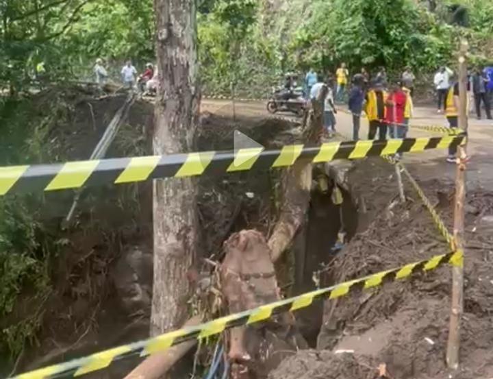 Longsor Tutup Akses Jalan Togafo–Taduma, Mobilitas Warga Ternate Barat Lumpuh