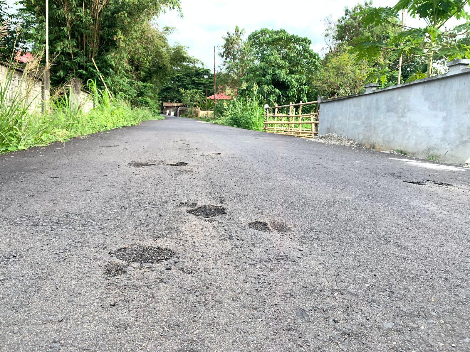 Baru Digunakan, Jalan Hotmix di Labuha Halmahera Selatan Mulai Rusak