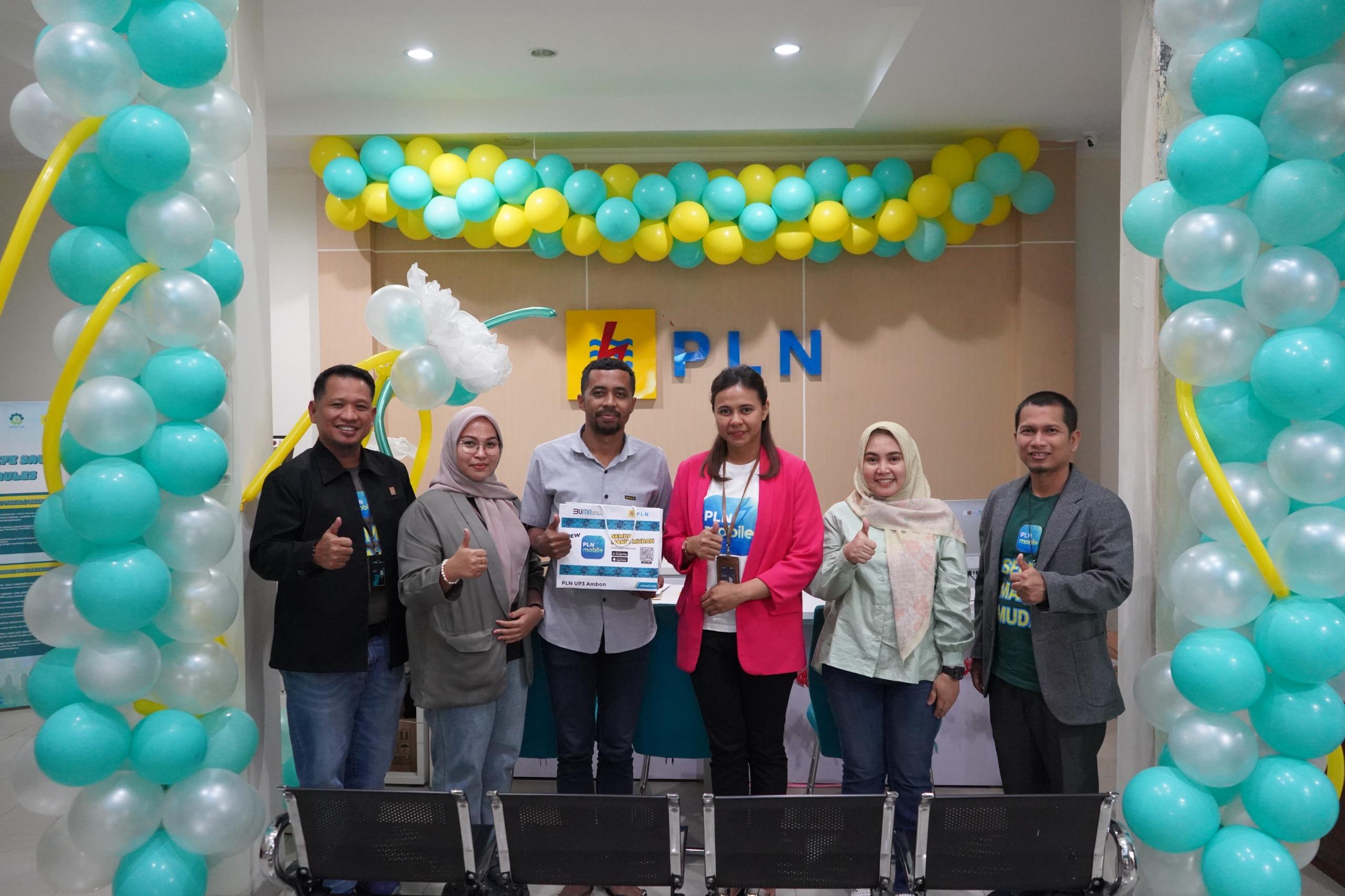 Peringati HPN 2024, PLN UIW MMU Door to Door Kunjungi Pelanggan di Pulau Ambon