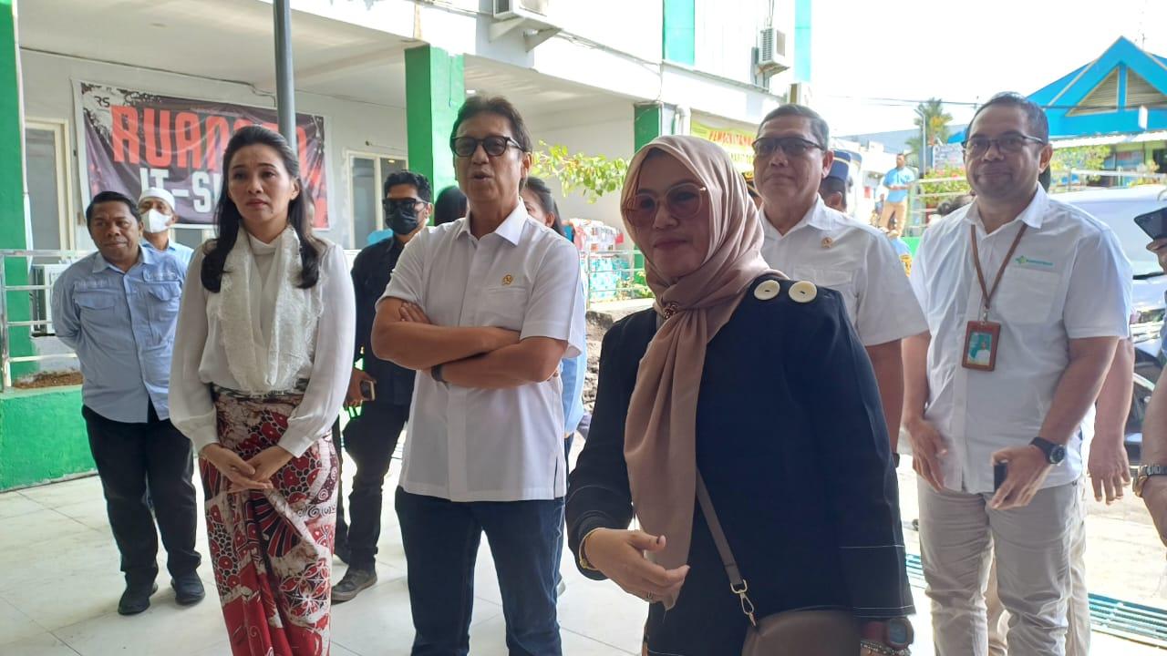 Menkes Budi Gunadi Tinjau Fasilitas Kesehatan RSUD Chasan Boesoirie Ternate