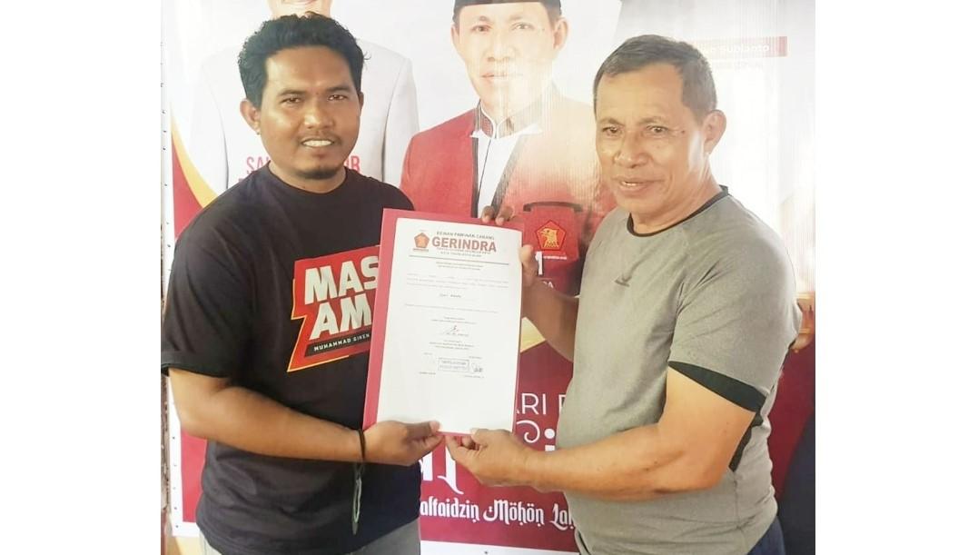 Mantap ke Pilkada Tidore 2024, Muhammad Sinen Kembalikan Formulir Pendaftaran