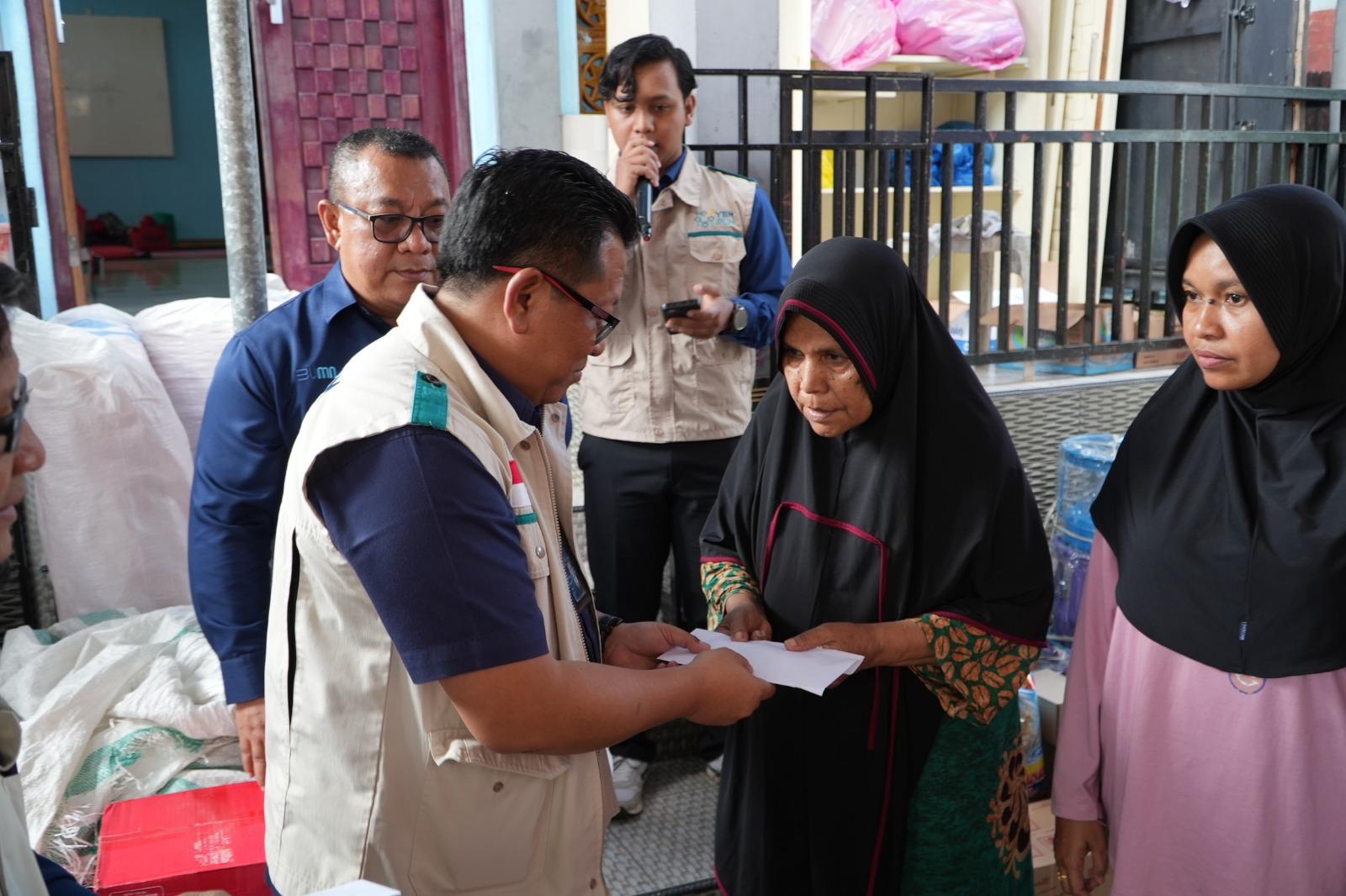 PLN UIW UIW MMU Salurkan Bantuan Material Bangunan untuk Korban Kebakaran di Desa Batu Merah