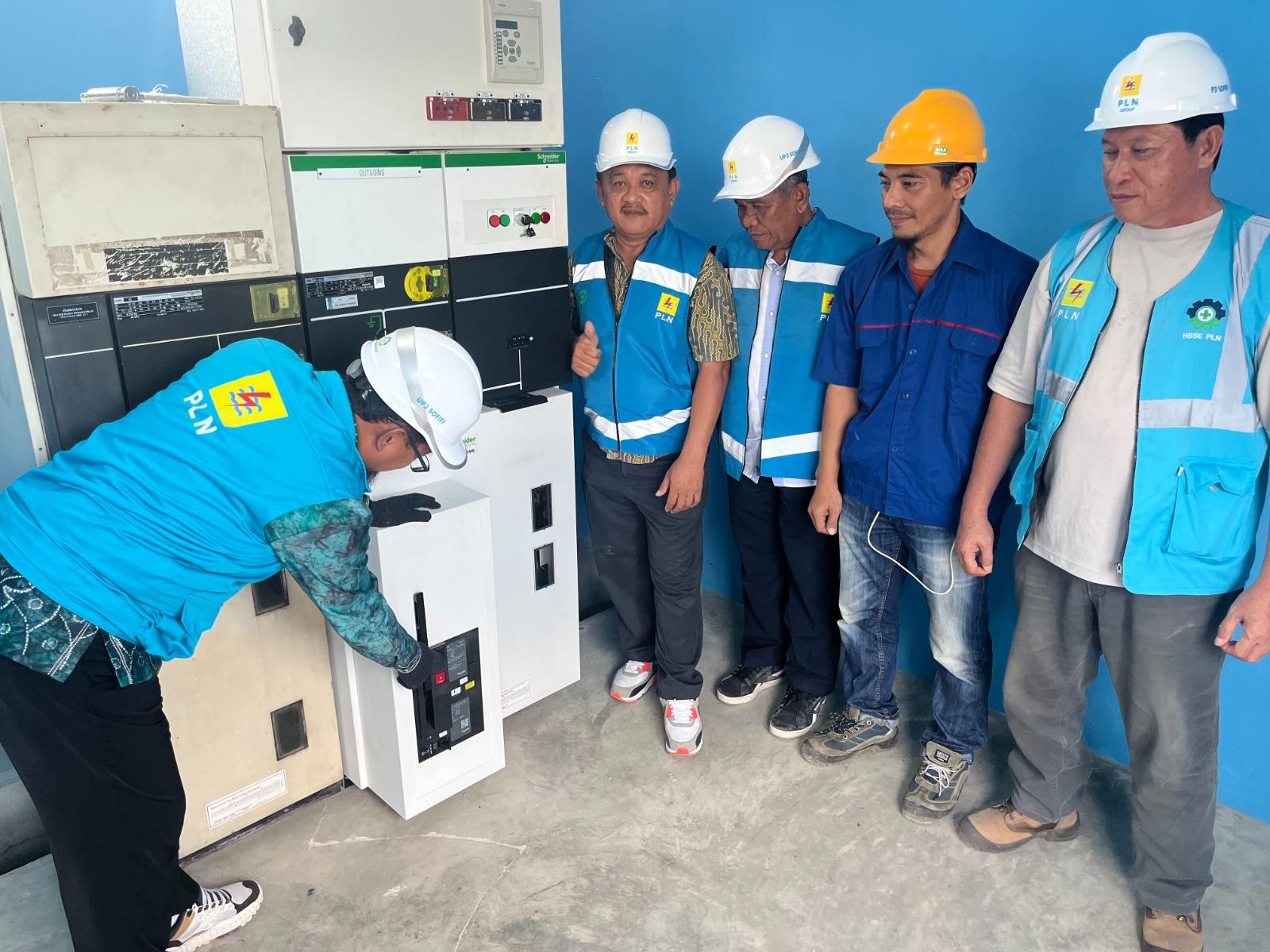 PLN UP3 Sofifi Sambung Daya 555 kVA untuk Pelanggan Tegangan Menengah di Maluku Utara - Pasang-baru-listrik-bagi-pelanggan-tegangan-menengah.jpg