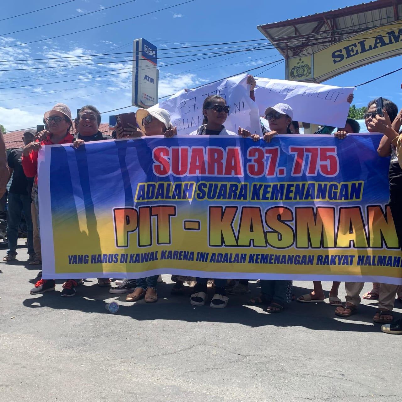 Pendukung  Piet Hein - Kasman Ahmad di Halmahera Utara Gelar Aksi Kawal Kemenangan