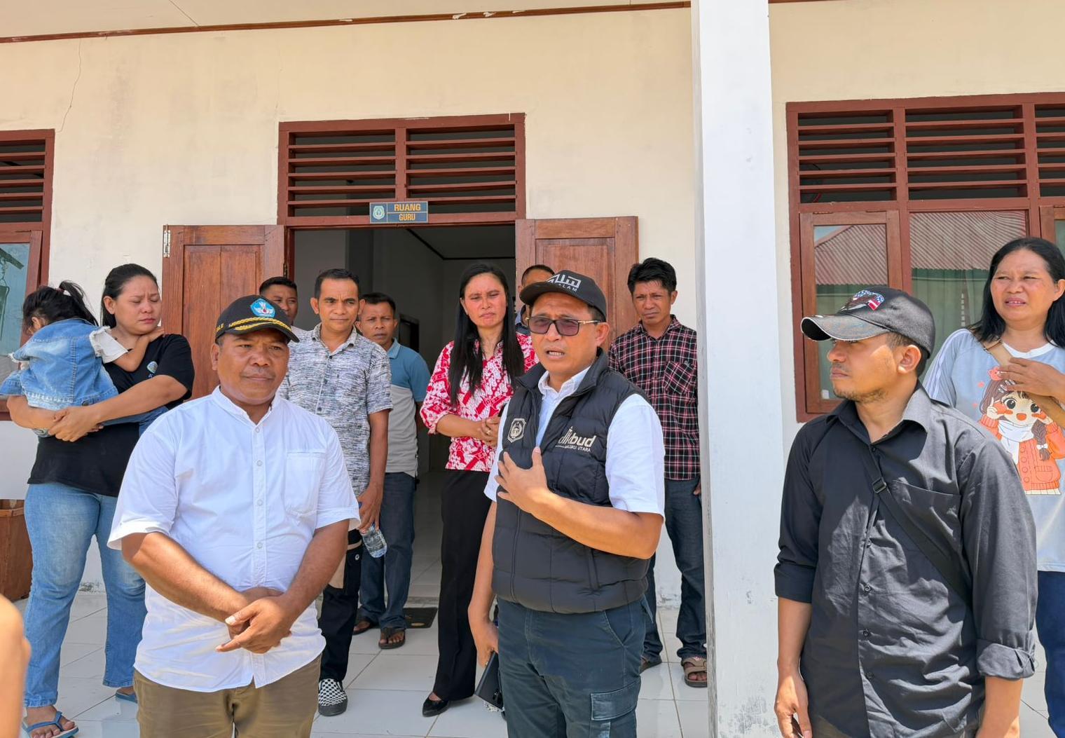 Siswa SMAN 11 Ternate di Kecamatan Batang Dua Bersiap Ujian di Tengah Trauma Gempa