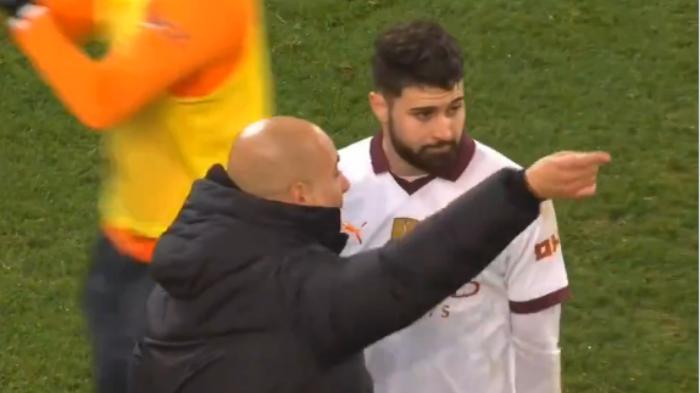 Pelatih-Manchester-City-Pep-Guardiola-mengomel-ke-Josko-Gvardiol.jpg