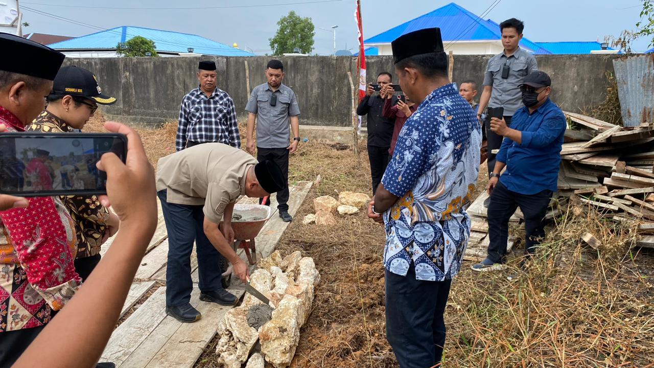 Wakil Gubernur Maluku Utara Sarbin Sehe Namai Musala SMA N 1 Taliabu 'Al-Ramadan'