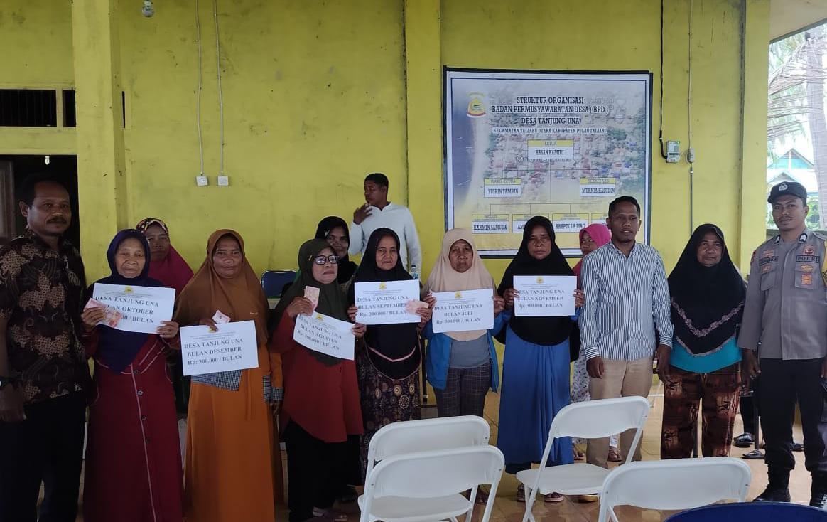 Warga Tanjung Una Taliabu Maluku Utara Terima BLT-DD 6 Bulan Sekaligus