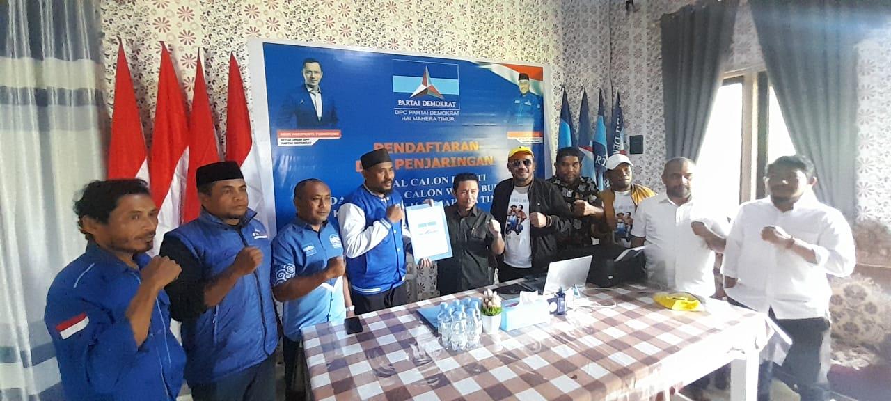 Paslon Ubaid Yakub-Anjas Taher Kembalikan Formulir Pendaftaran Demokrat Halmahera Timur