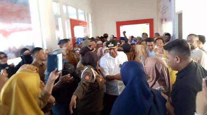 Kedatangan Wali Kota dan Wawali Kota Tidore Muhammad Sinen - Ahmad Laiman Disambut Meriah