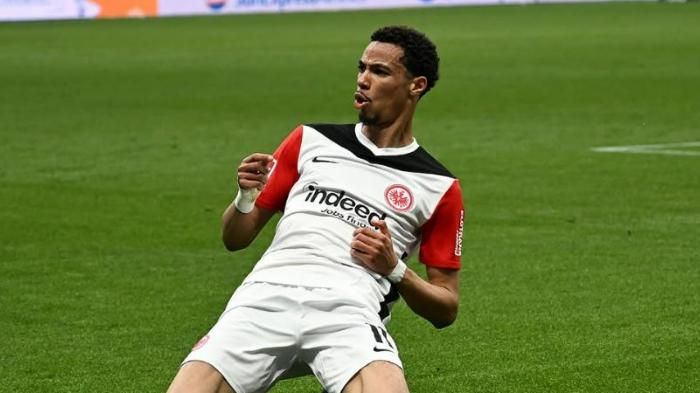 Penyerang-Eintracht-Frankfurt-Hugo-Ekitike-dalam-laga-pada.jpg