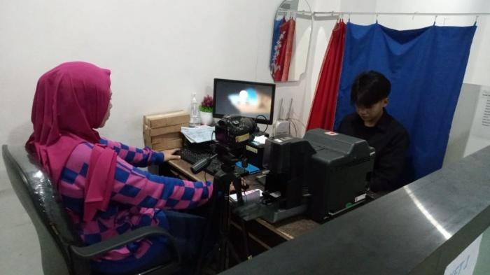 Partisipasi Pemilih Meningkat Jelang Pencoblosan, Disdukcapil Taliabu Cetak 917 e-KTP