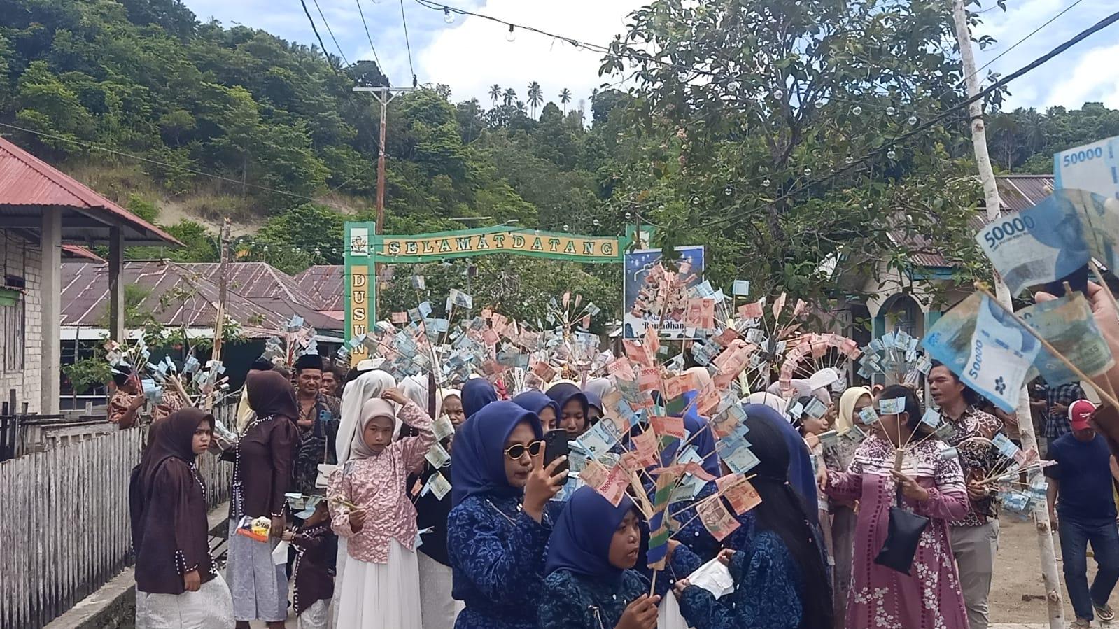 Pengantin Baru di Halmahera Selatan Raup Rp 420 Juta dari 'Bendera Uang' Tamu Undangan