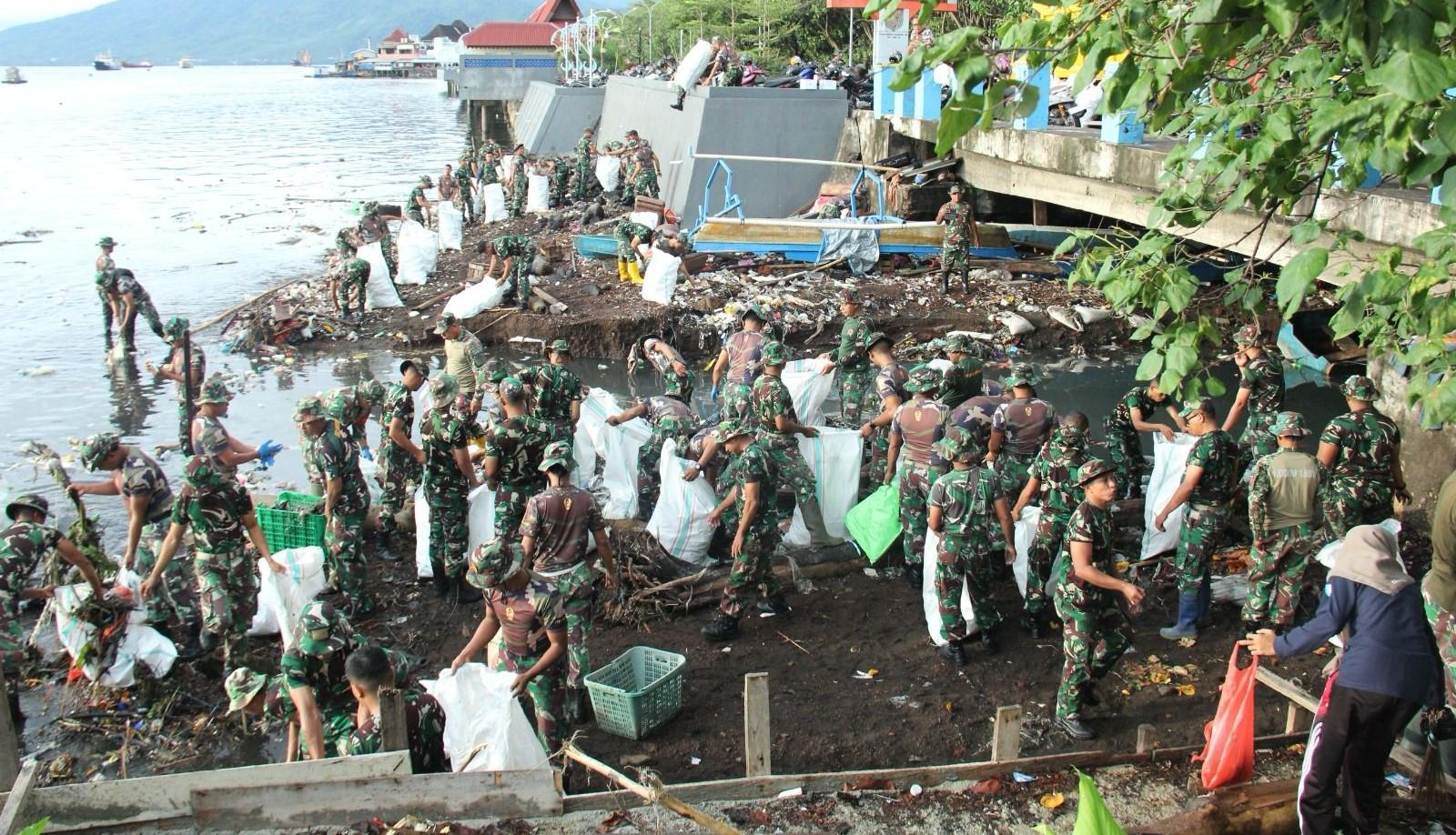 Bakti Sosial Korem 152 Baabullah Ternate di May Day 2024, Ciptakan Maluku Utara Bersih dari Sampah