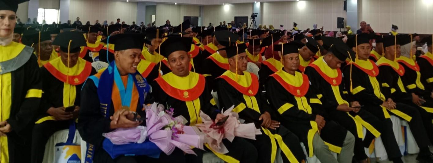 Wisudakan 235 Mahasiswa, Ini Pesan Direktur UT Ternate Muhlis Hafel