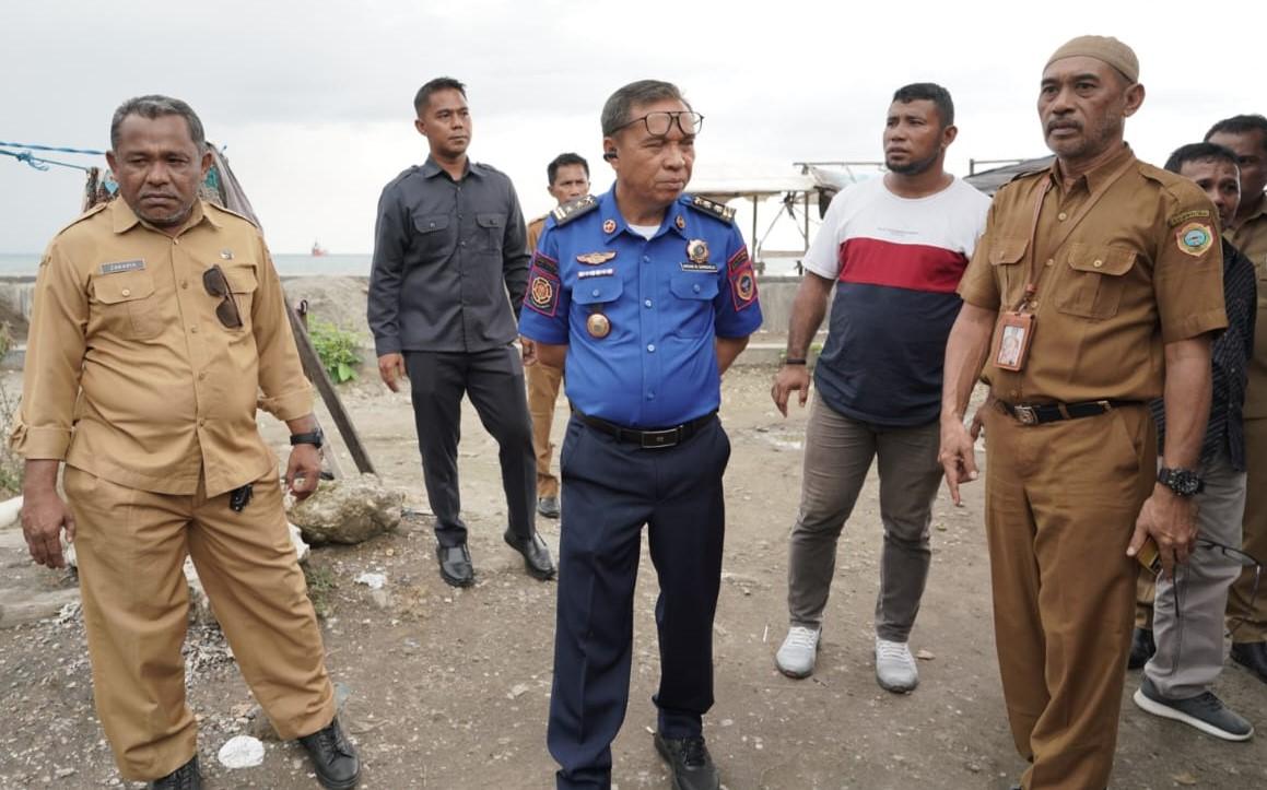Ikram M Sangadji Pantau Pembangunan Rumah Tidak Layak Huni di Desa Nurweda Halmahera Tengah