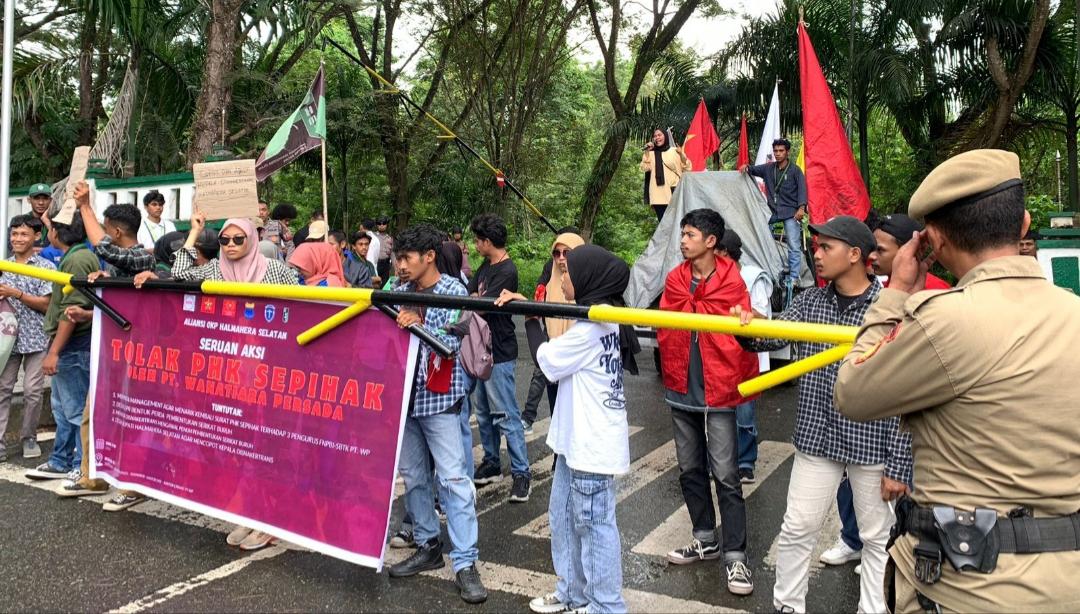 Gegara Hal Ini, Mahasiswa Geruduk Kantor Bupati Halmahera Selatan Maluku Utara