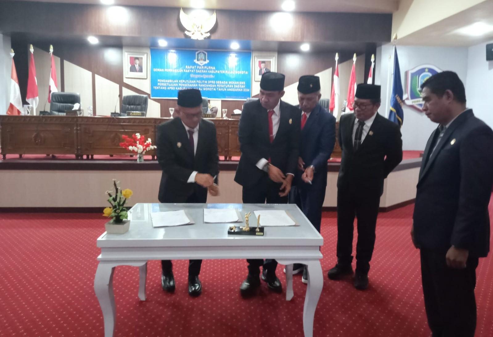 Pemkab dan DPRD Sepakati Ranperda APBD Morotai 2024, Segini Nilainya