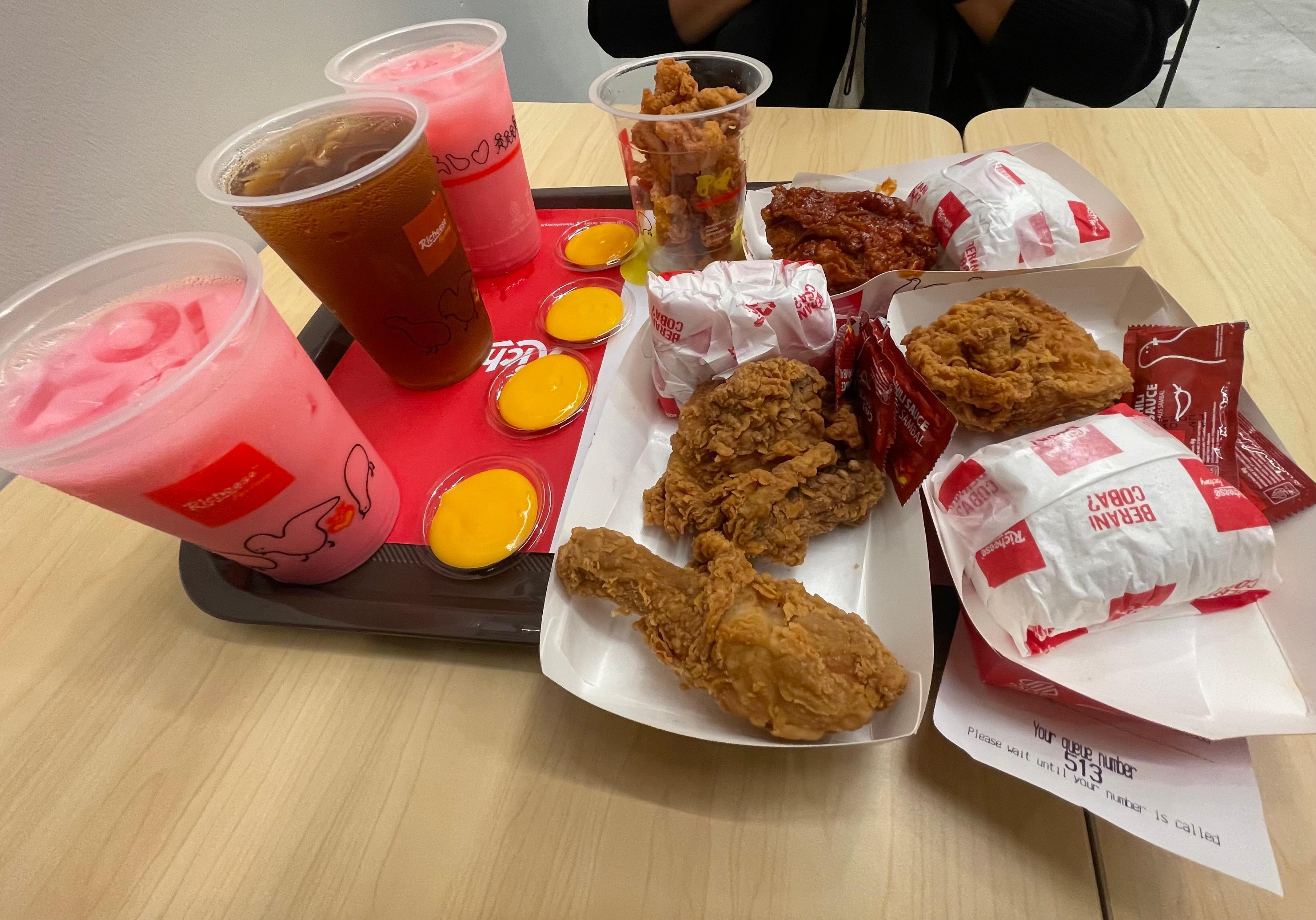 Richeese Factory Kini Hadir di Ternate, Intip Menunya