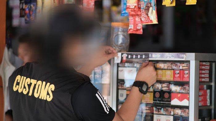 Warga Halmahera Timur Banyak Minati Rokok Ilegal