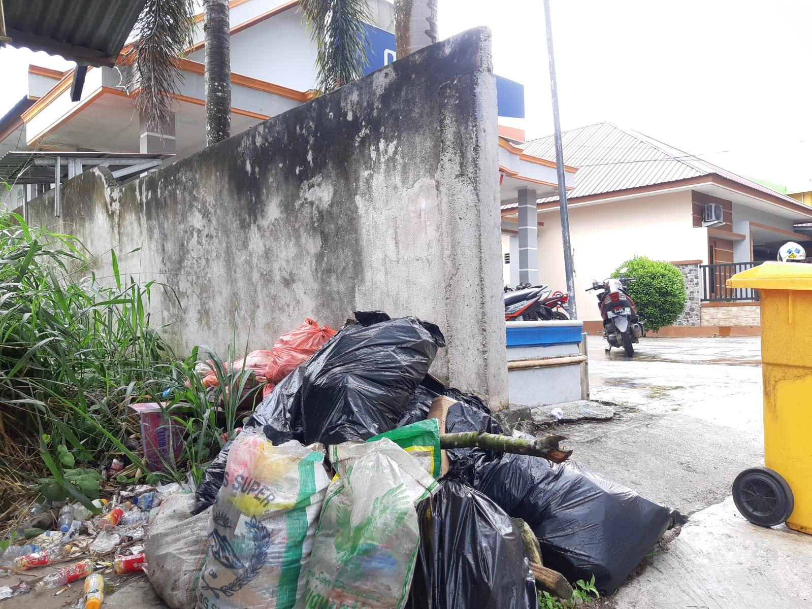 Sampah-di-Labuha.jpg
