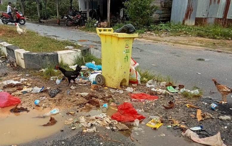 Warga Keluhkan Sampah di Pertigaan Jl Fangahu Desa Bobong Taliabu: Seminggu Tak Diangkut