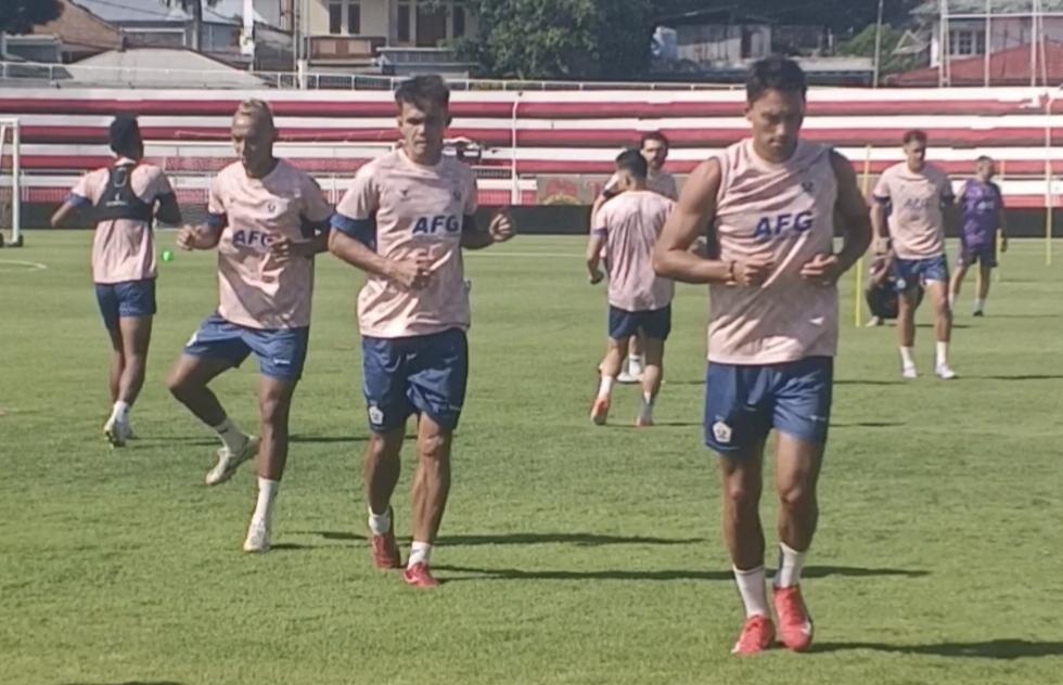 Sesi-latihan-terakhir-Persik-Kediri-jelang-melawan-Malut-United.jpg