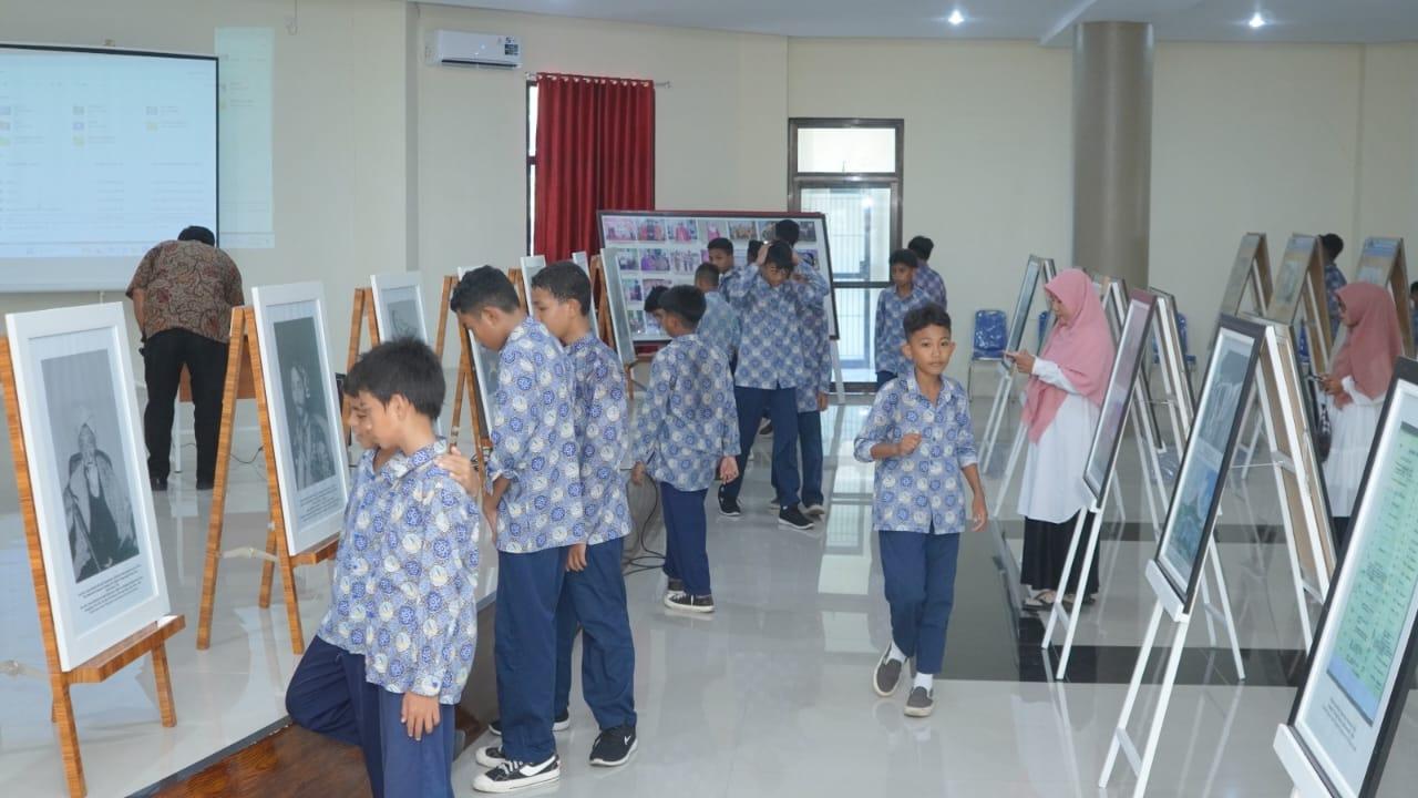 Siswa-antusias-datang-di-pameran.jpg