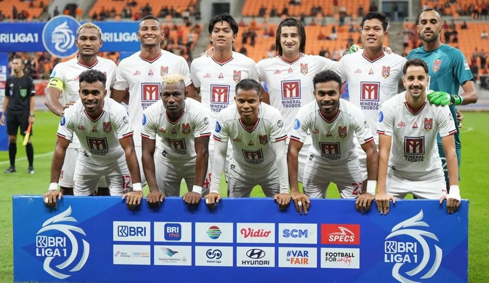 Skuad-Malut-United-saat-berhadapan-Persija-Jakarta.jpg
