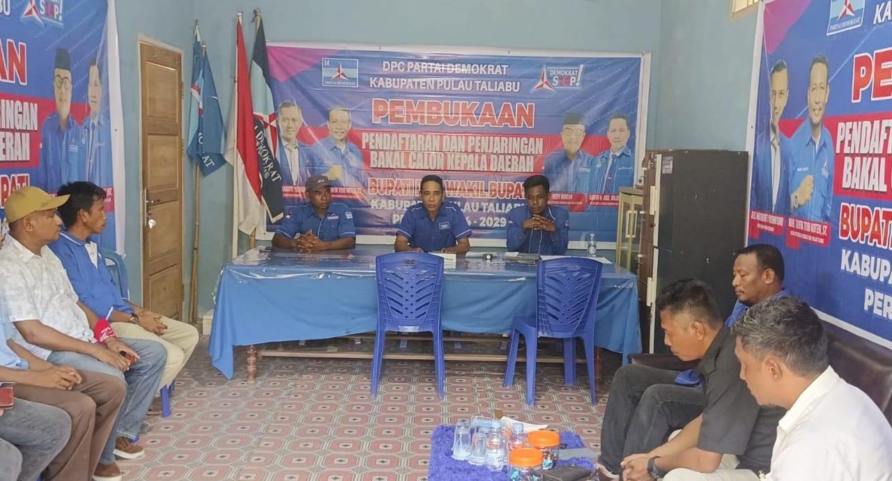 Suasana-penjaringan-Cabup-dan-cawabup-di-Sekretariat-DPC-Demokrat-Pulau-Taliabu.jpg