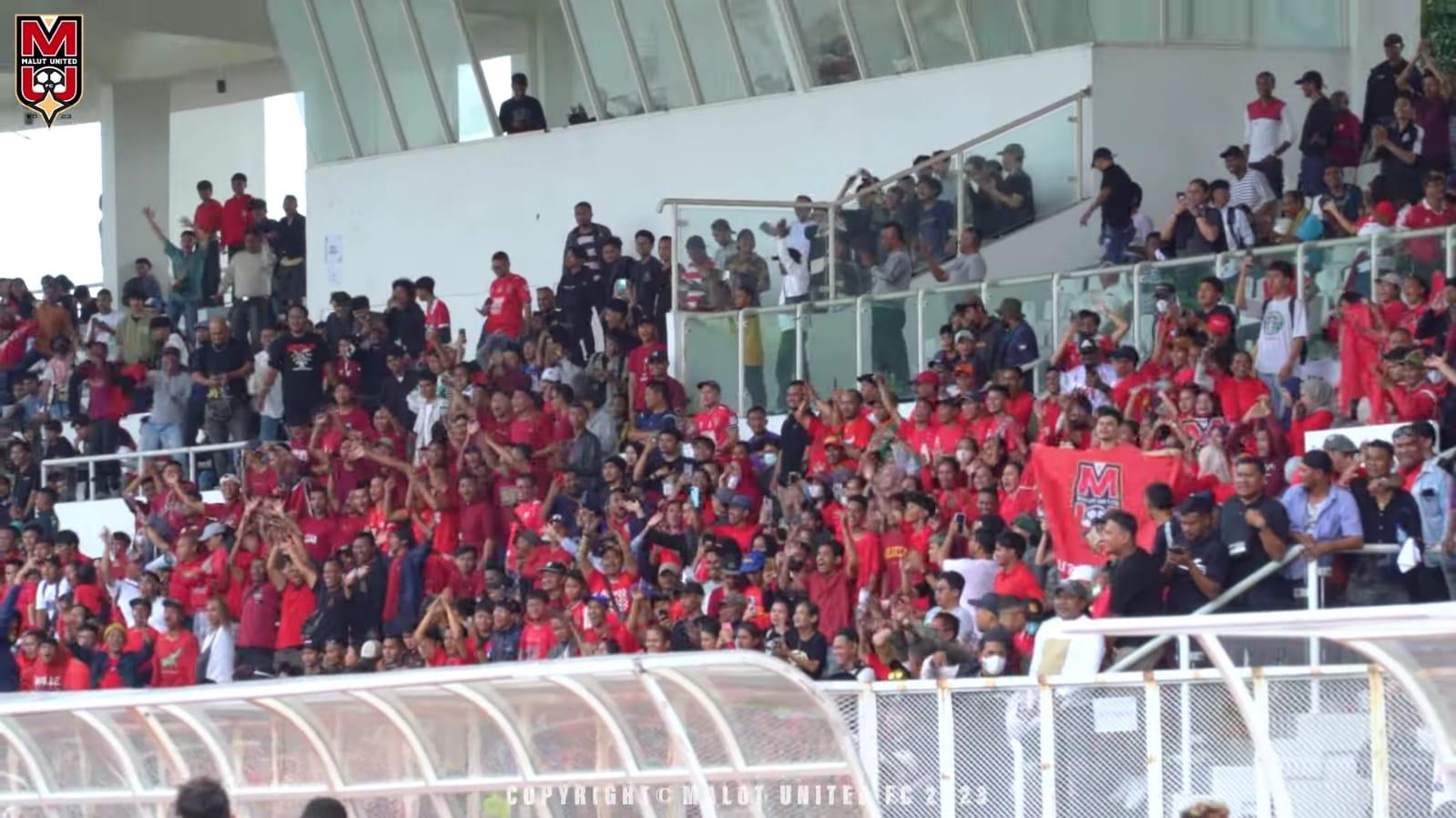 Suporter-setia-Malut-Uniten-FC.jpg