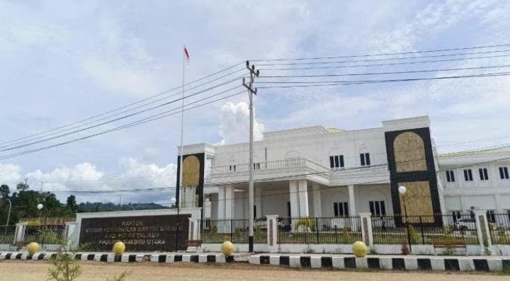 Tampak-Depan-Kantor-DPRD-Taliabu-Maluku-Utara.jpg