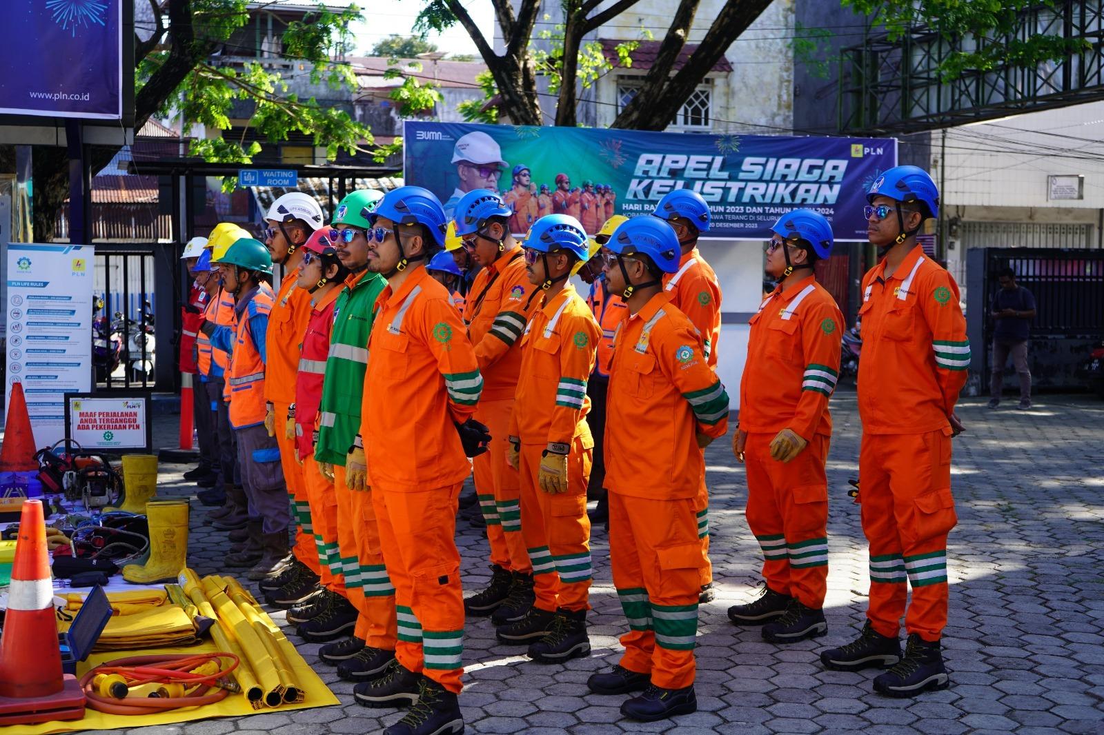 Apel Siaga Kelistrikan PLN UIW MMU Terjunkan 1.250 Personel Amankan Sistem Kelistrikan selama Nataru - Tim-PDKB-UP3-Ambon-dan-Yantek-yang-ikut-serta-dalam-Apel-Siaga-Natal-dan-Tahun-Baru-2024.jpg