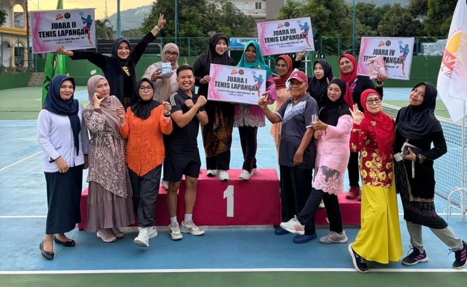 Penasehat Baveti Maluku Utara Tutup Turnamen Tenis Ganda Putri 2025