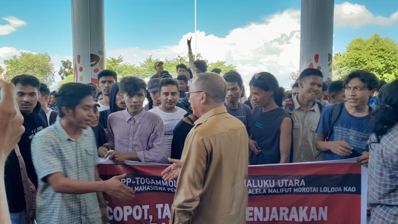Wali Kota Ternate: Maaf Warga Tobelo, Atas Sikap Arogan Kadisperindag Muchlis Djumadil