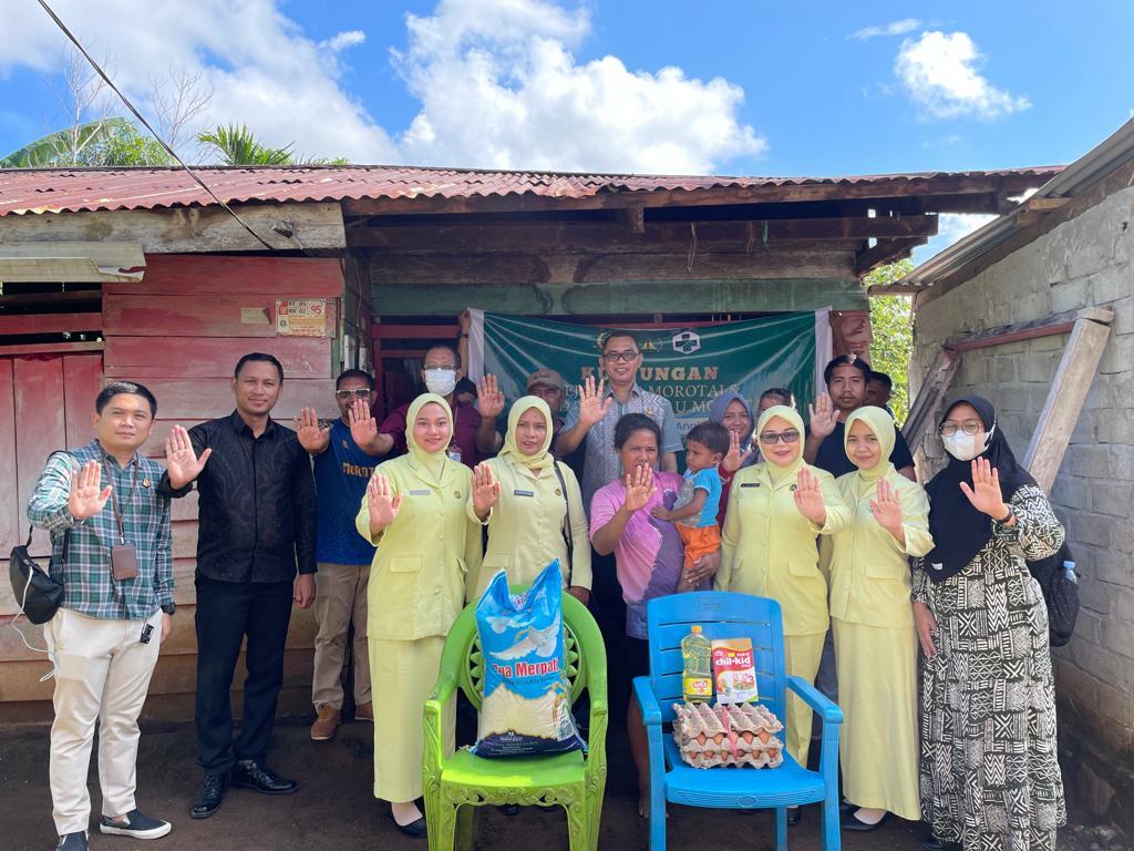 Jadi Bapak Asuh, Kajari Morotai dan Ketua IAD Sambangi Keluarga Terdampak Stunting di Desa Nakamura