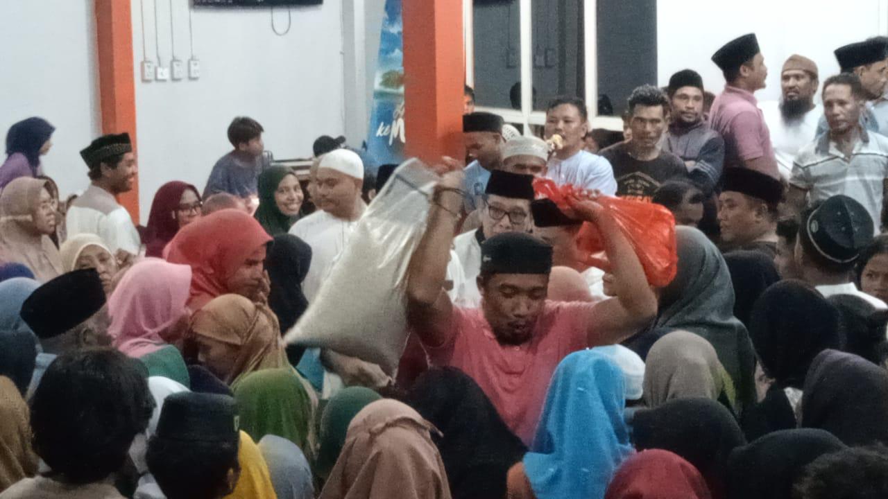 Warga Morotai Ucap Syukur Usai Dapat Sembako dari Benny Laos