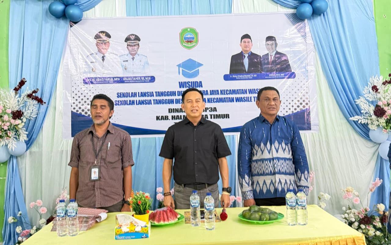 Wisuda-lansia-di-Halmahera-Timur.jpg