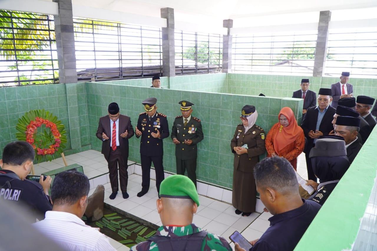Ziarah-makam-sultan-nuku.jpg