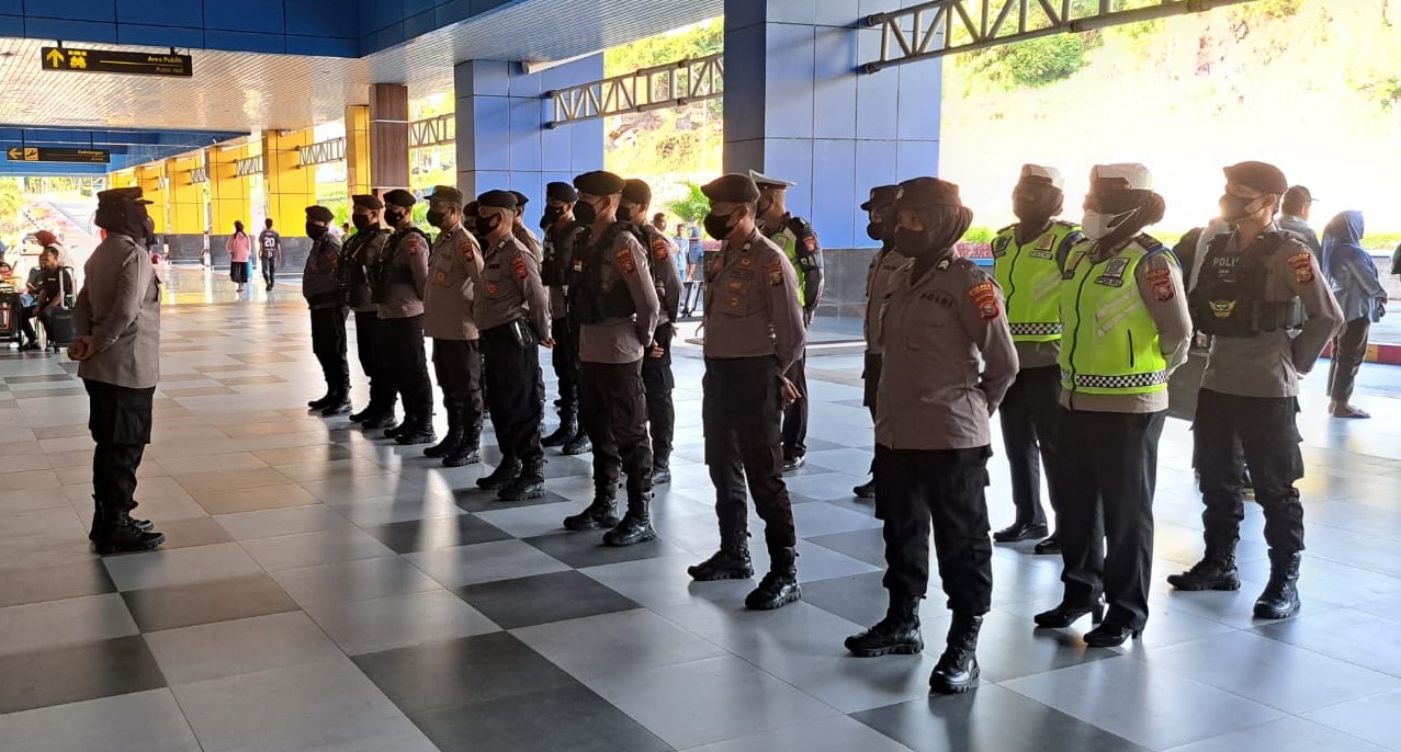 Ratusan Polisi di Ternate Kawal Kepulangan Jamaah Haji Asal Maluku Utara